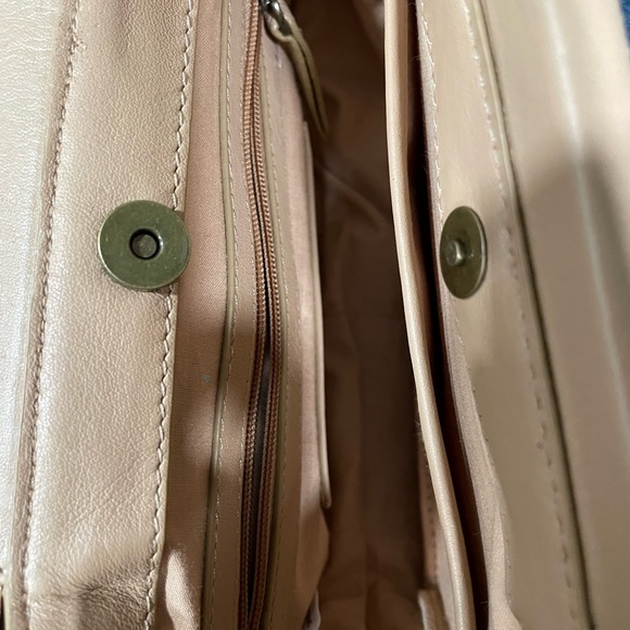 Lot of 9 Purses. New and like new - Picture 15 of 17